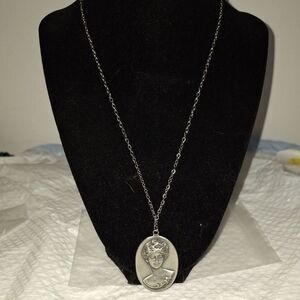 A Vintage Pewter Gibson Girl Cameo Pendant Necklace Elegant Edwardian Feminism